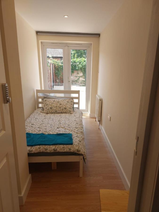 Vibrant Single Room Only For One Adult 사우스올 외부 사진