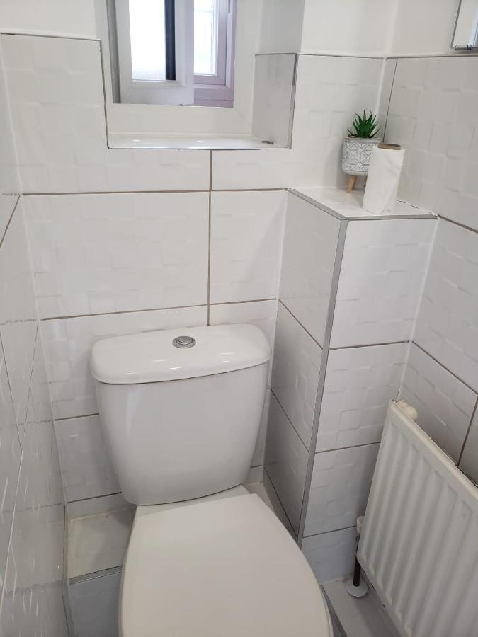 Vibrant Single Room Only For One Adult 사우스올 외부 사진