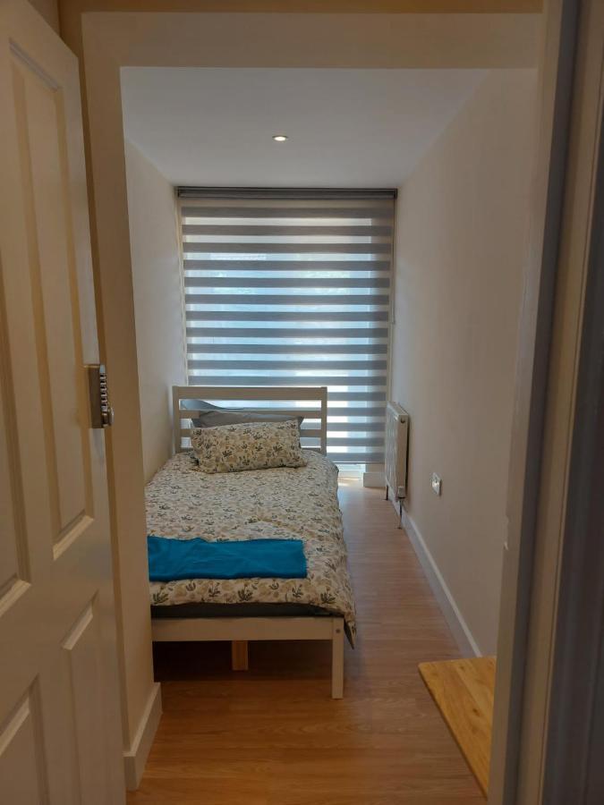 Vibrant Single Room Only For One Adult 사우스올 외부 사진
