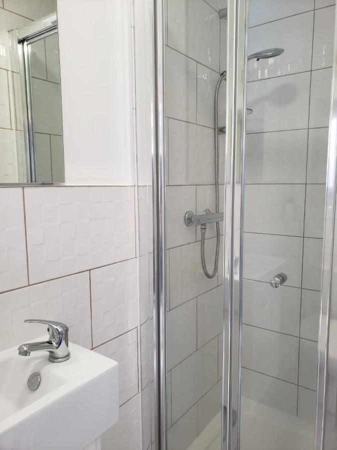 Vibrant Single Room Only For One Adult 사우스올 외부 사진