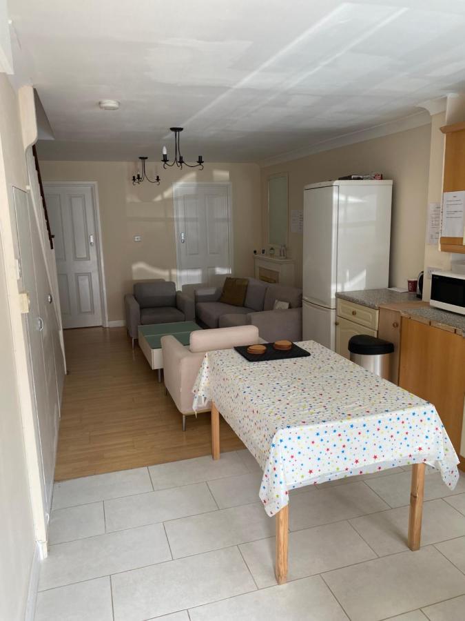 Vibrant Single Room Only For One Adult 사우스올 외부 사진